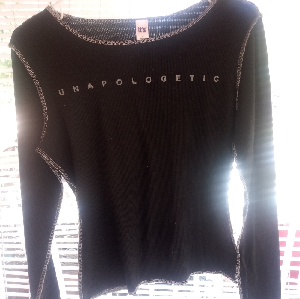 It's Women's Long Sleeve Top size M